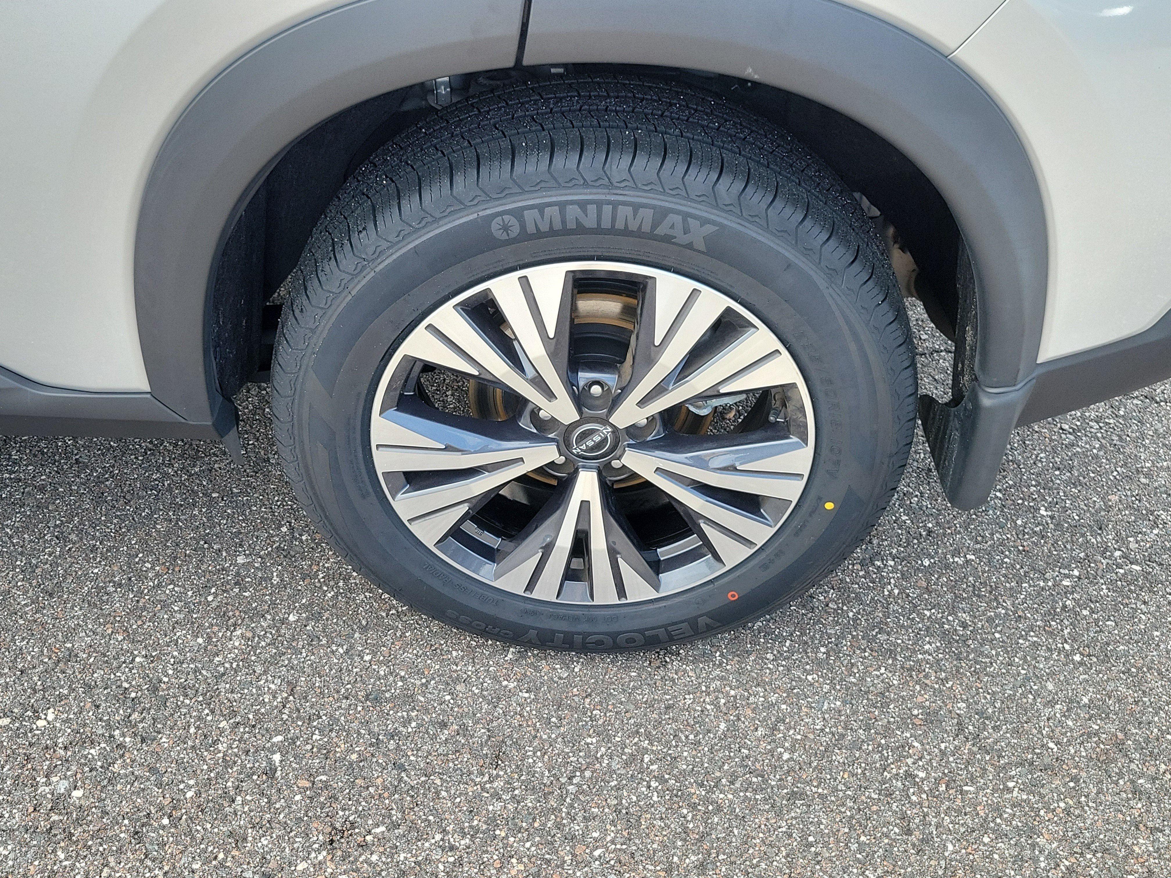 Used 2022 Nissan Rogue SV FWD image 36