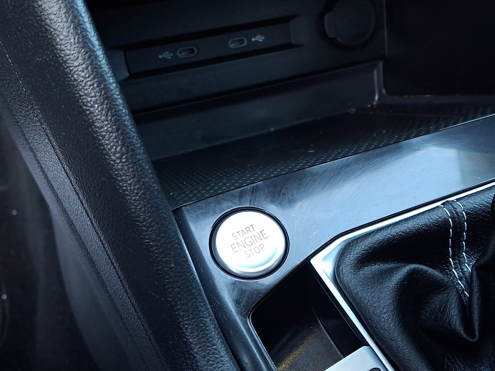 Used 2022 Volkswagen Taos SEL image 28