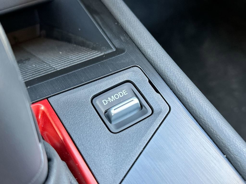 Used 2025 Nissan Kicks SR AWD/4WD image 11