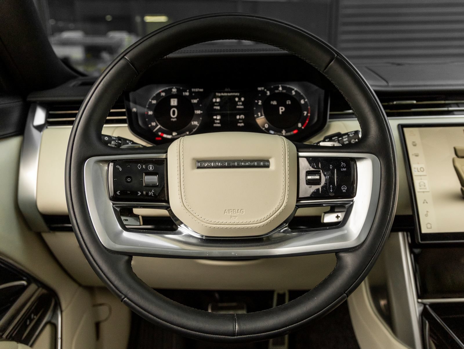 Used 2025 Land Rover Range Rover SE AWD/4WD image 26