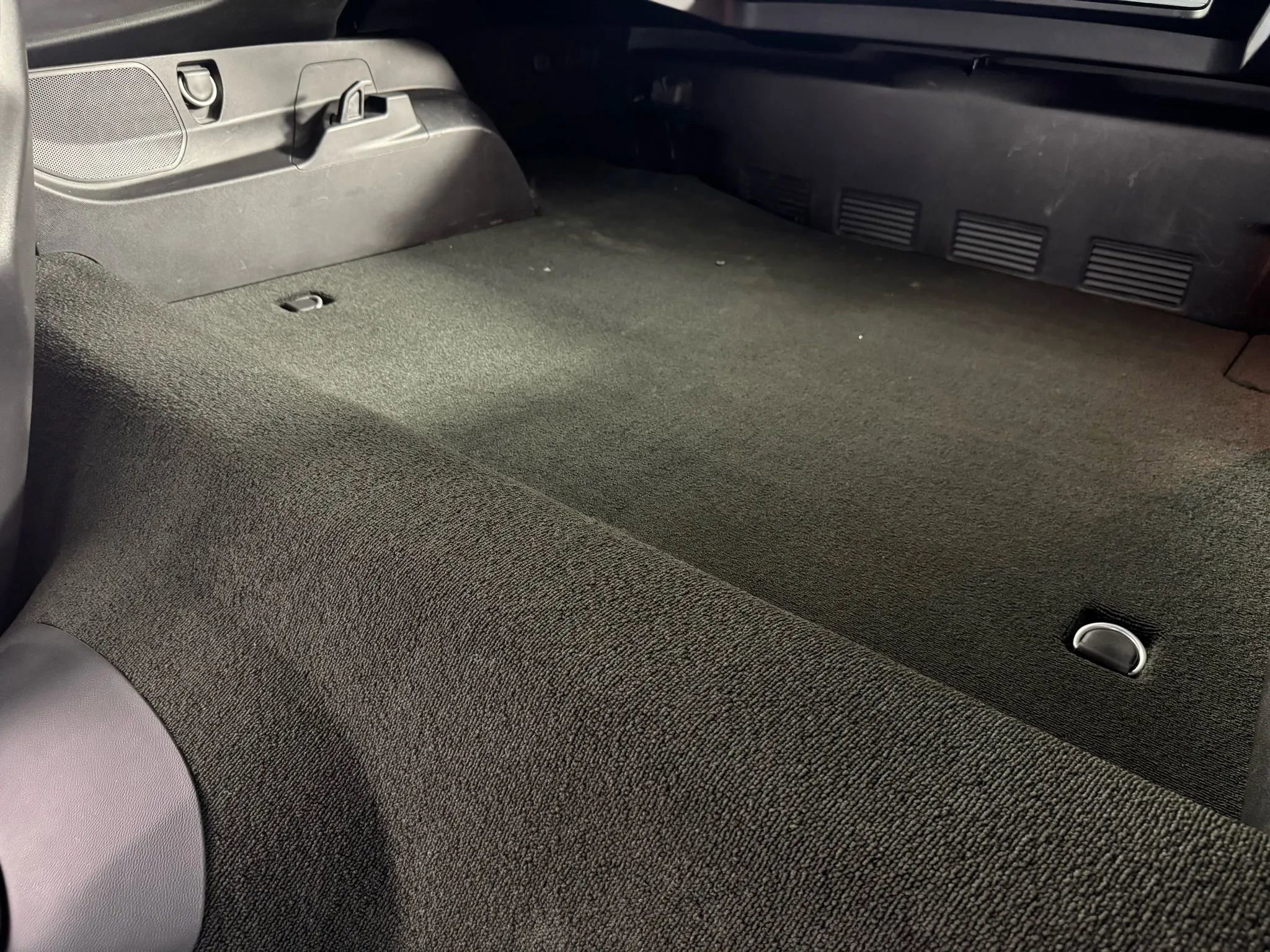 Used 2018 Chevrolet Corvette Stingray Coupe w/ Battery Protection Package image 33