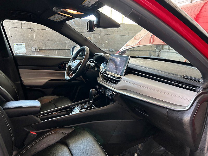 Used 2025 Jeep Compass Limited image 25