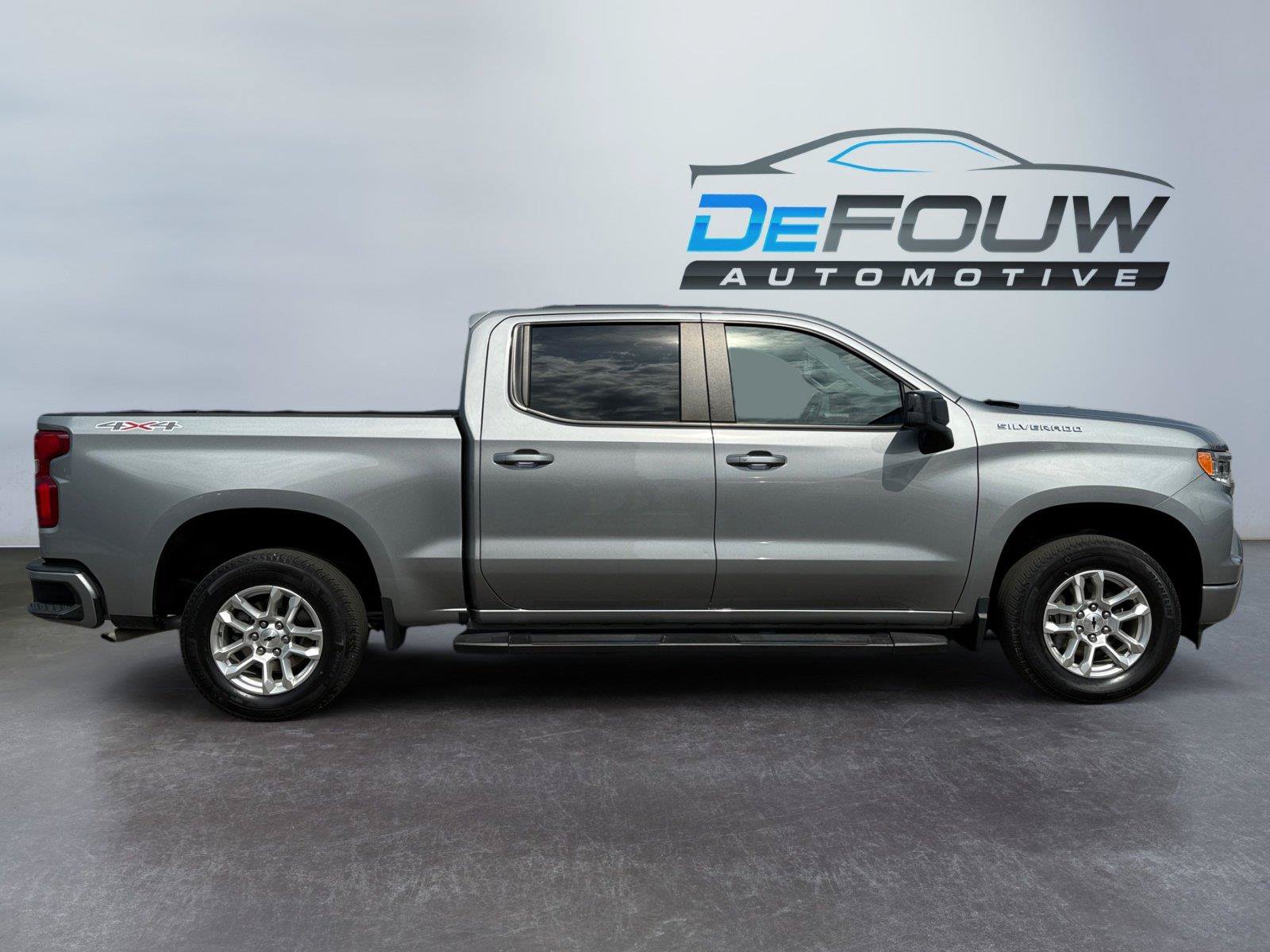 Used 2024 Chevrolet Silverado 1500 RST w/ Convenience Package II AWD/4WD image 2