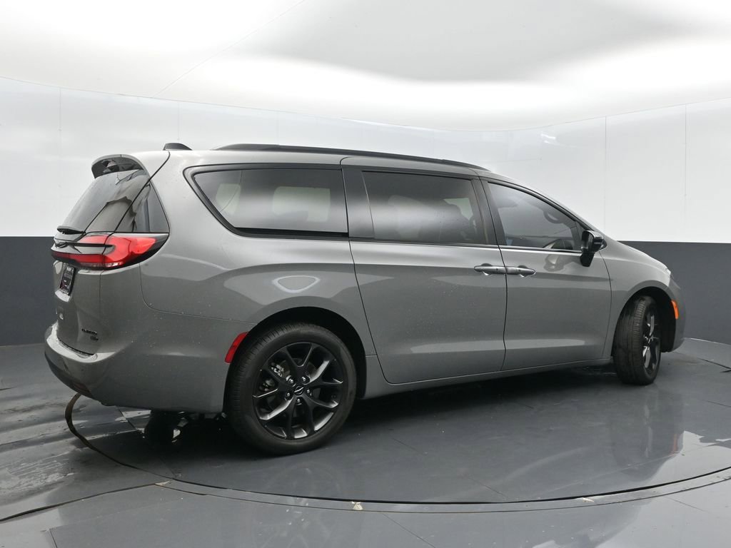 Used 2023 Chrysler Pacifica Limited w/ S Appearance Package AWD/4WD image 7