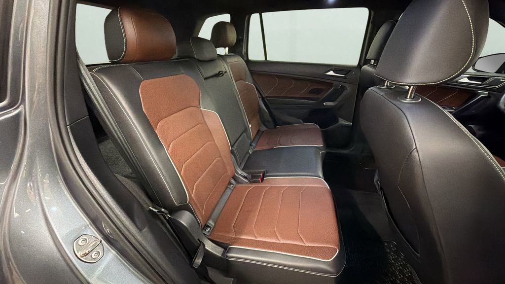 Used 2023 Volkswagen Tiguan SEL R-Line image 16