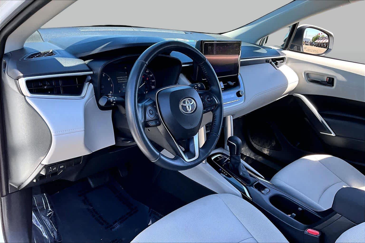 Used 2024 Toyota Corolla Cross LE AWD/4WD image 17