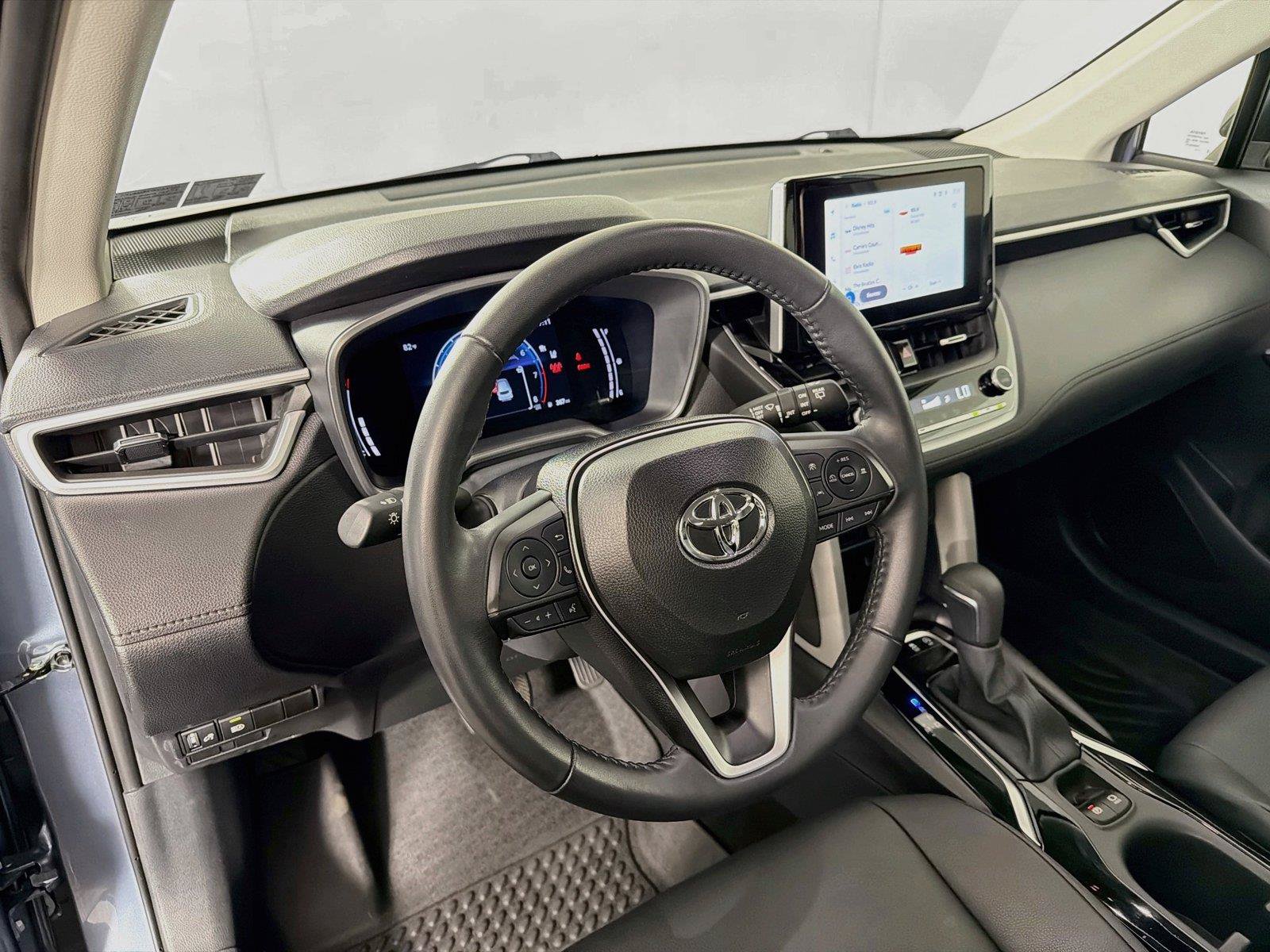 Used 2025 Toyota Corolla Cross XLE AWD/4WD image 16