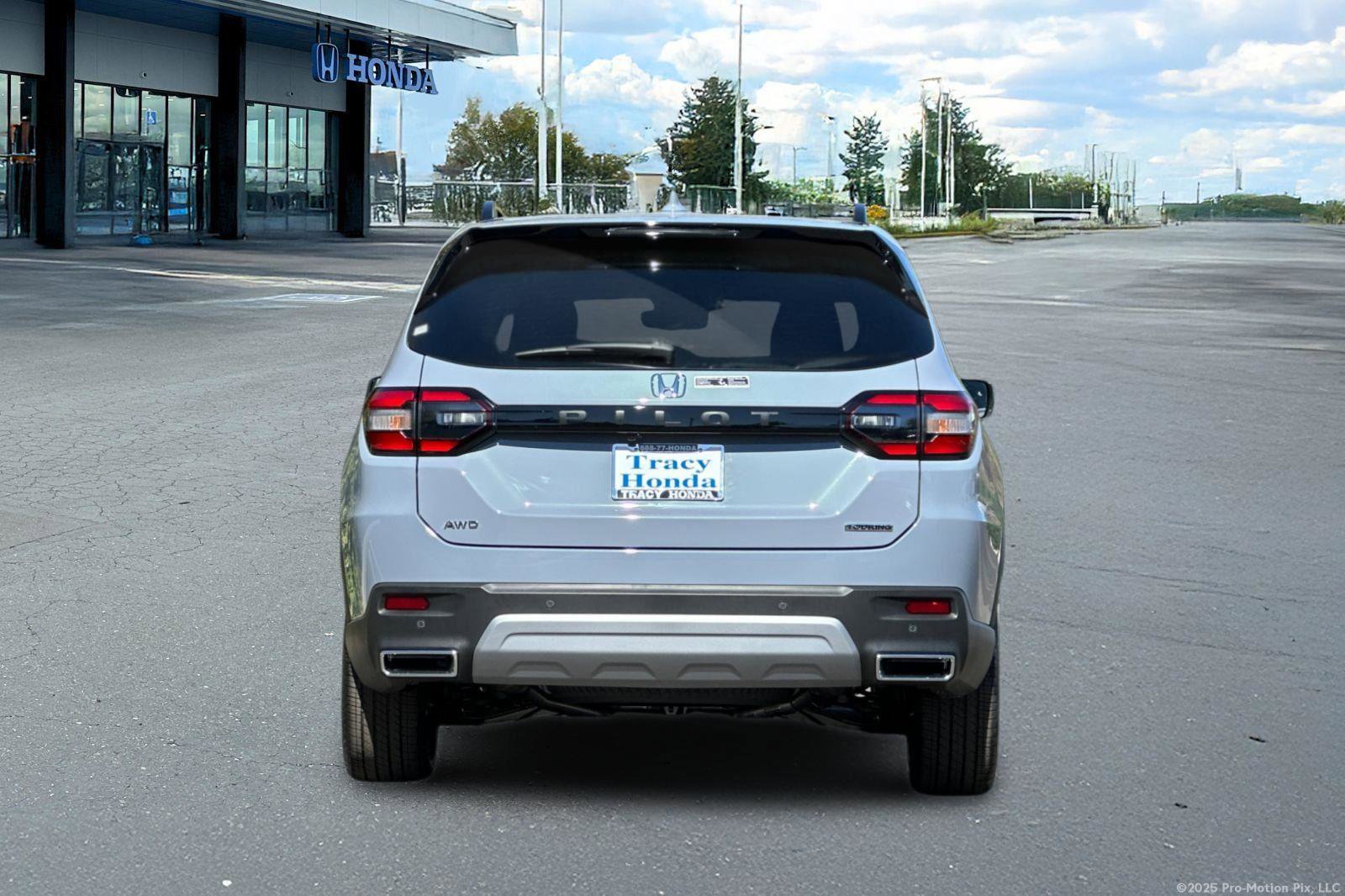 New 2025 Honda Pilot Touring image 5