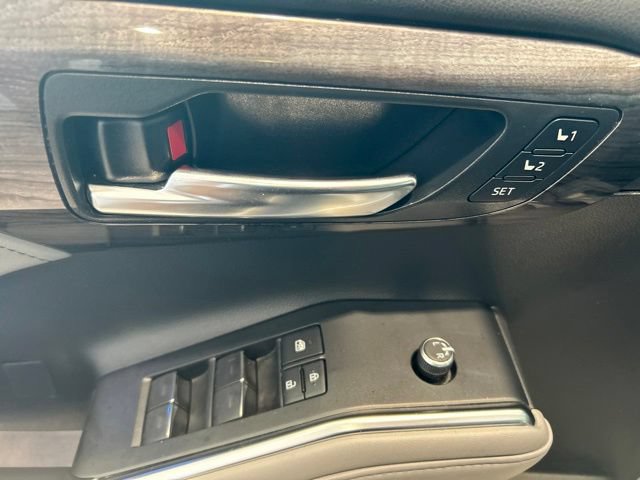 Used 2021 Toyota Highlander Platinum AWD/4WD image 10