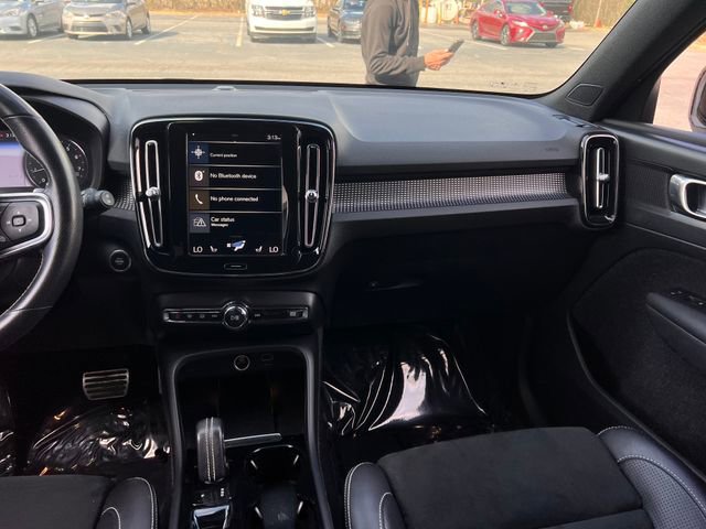Used 2019 Volvo XC40 T4 R-Design image 15