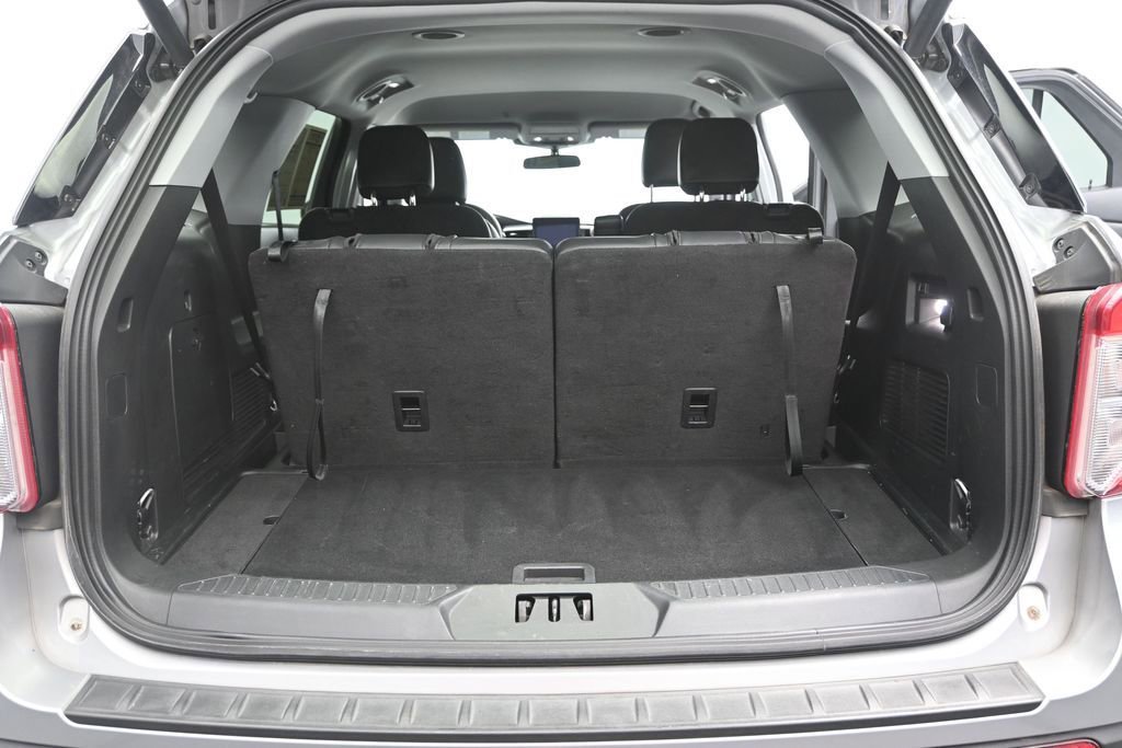 Certified 2023 Ford Explorer XLT w/ Equipment Group 202A RWD image 16