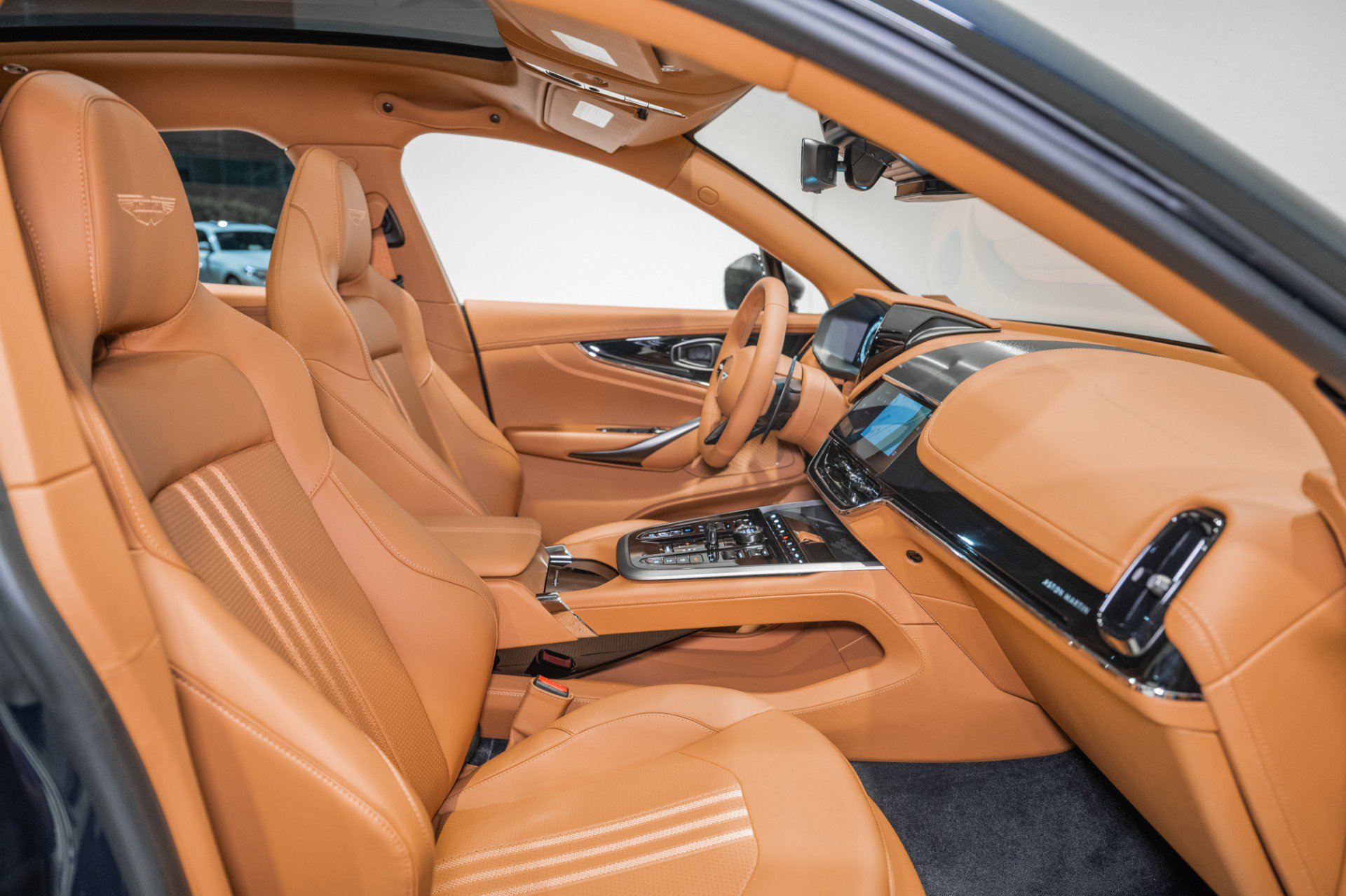 New 2026 Aston Martin DBX 707 image 20