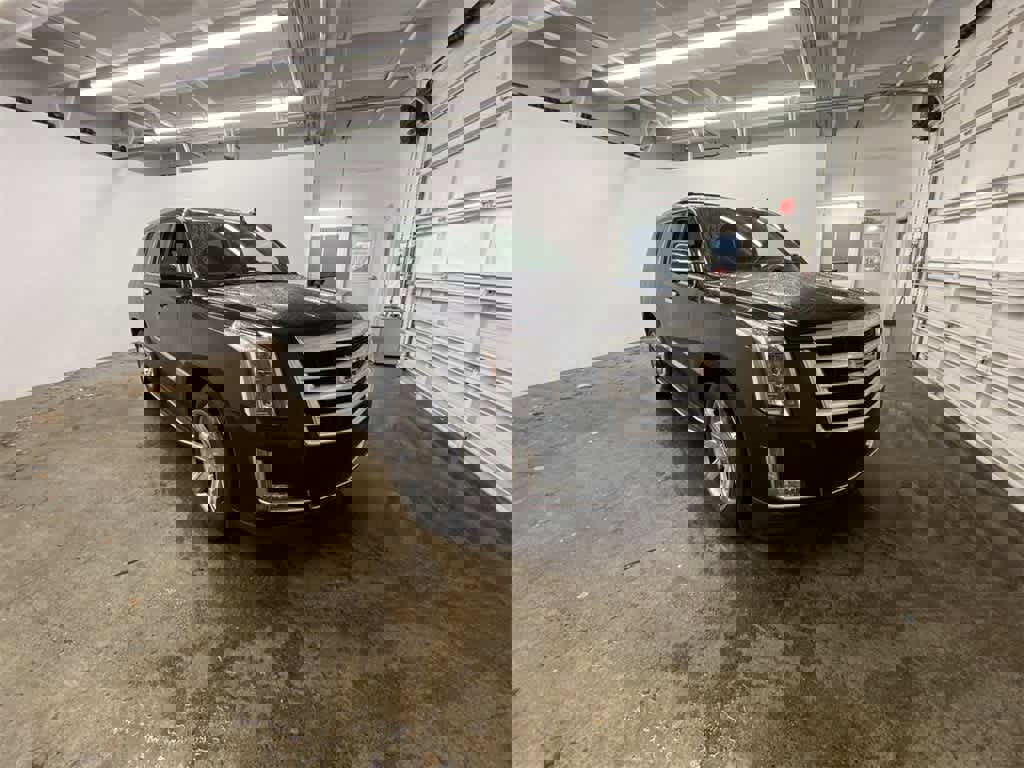 Used 2015 Cadillac Escalade Luxury image 8