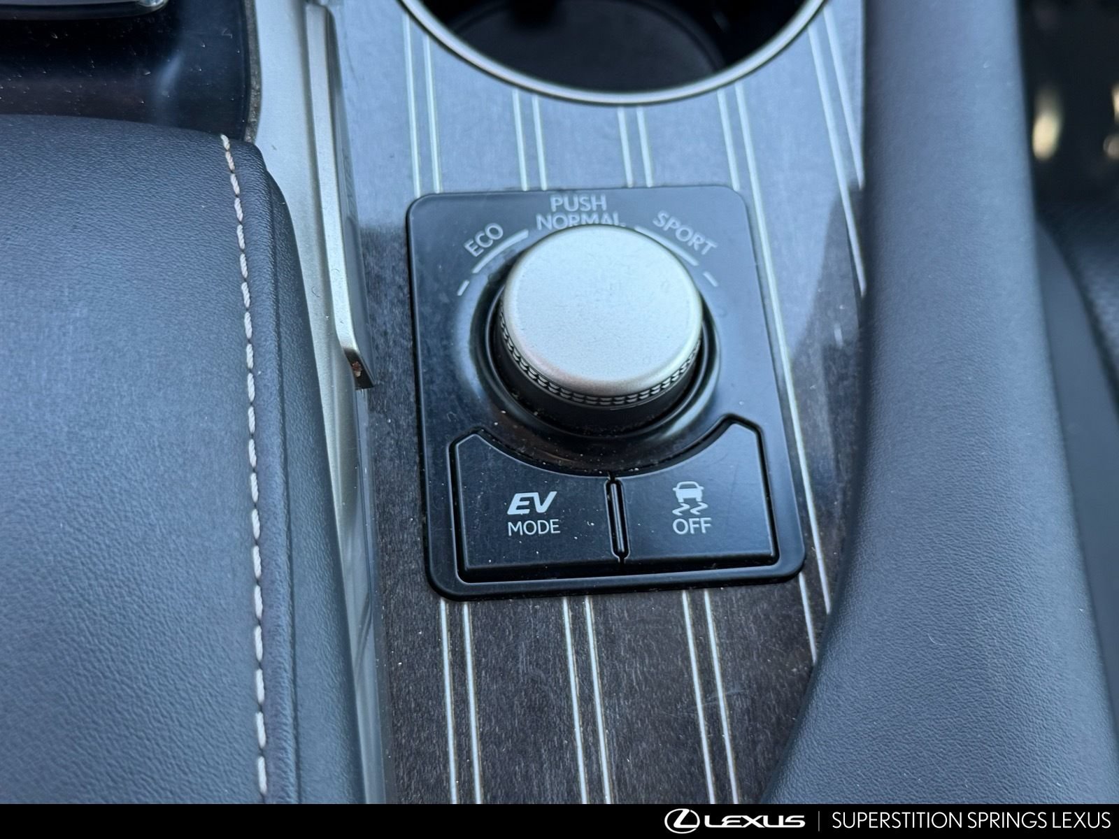 Used 2017 Lexus RX 450h AWD w/ Luxury Package image 34