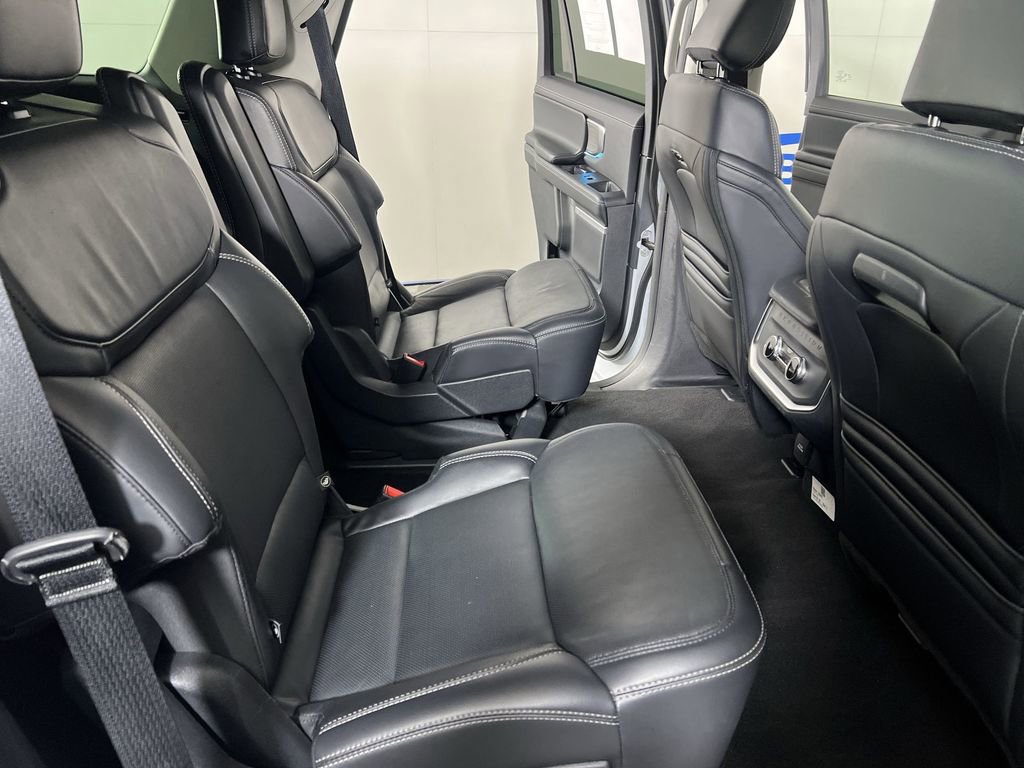 Used 2025 Ford Expedition Platinum image 29