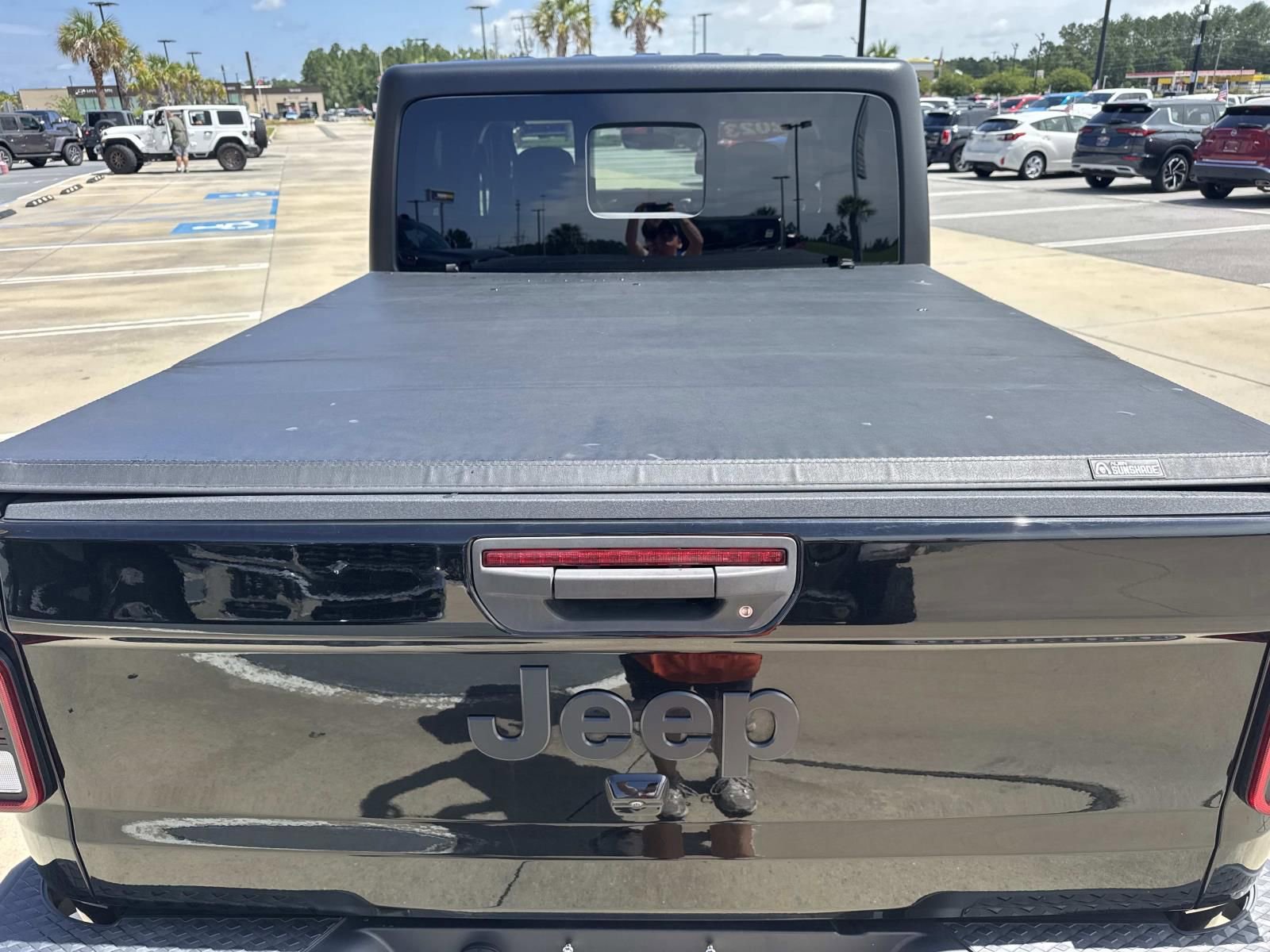 Used 2023 Jeep Gladiator Sport AWD/4WD image 8