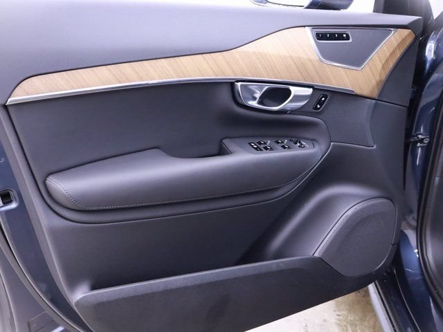 New 2025 Volvo XC90 T8 Plus w/ Protection Package Premier AWD/4WD image 10