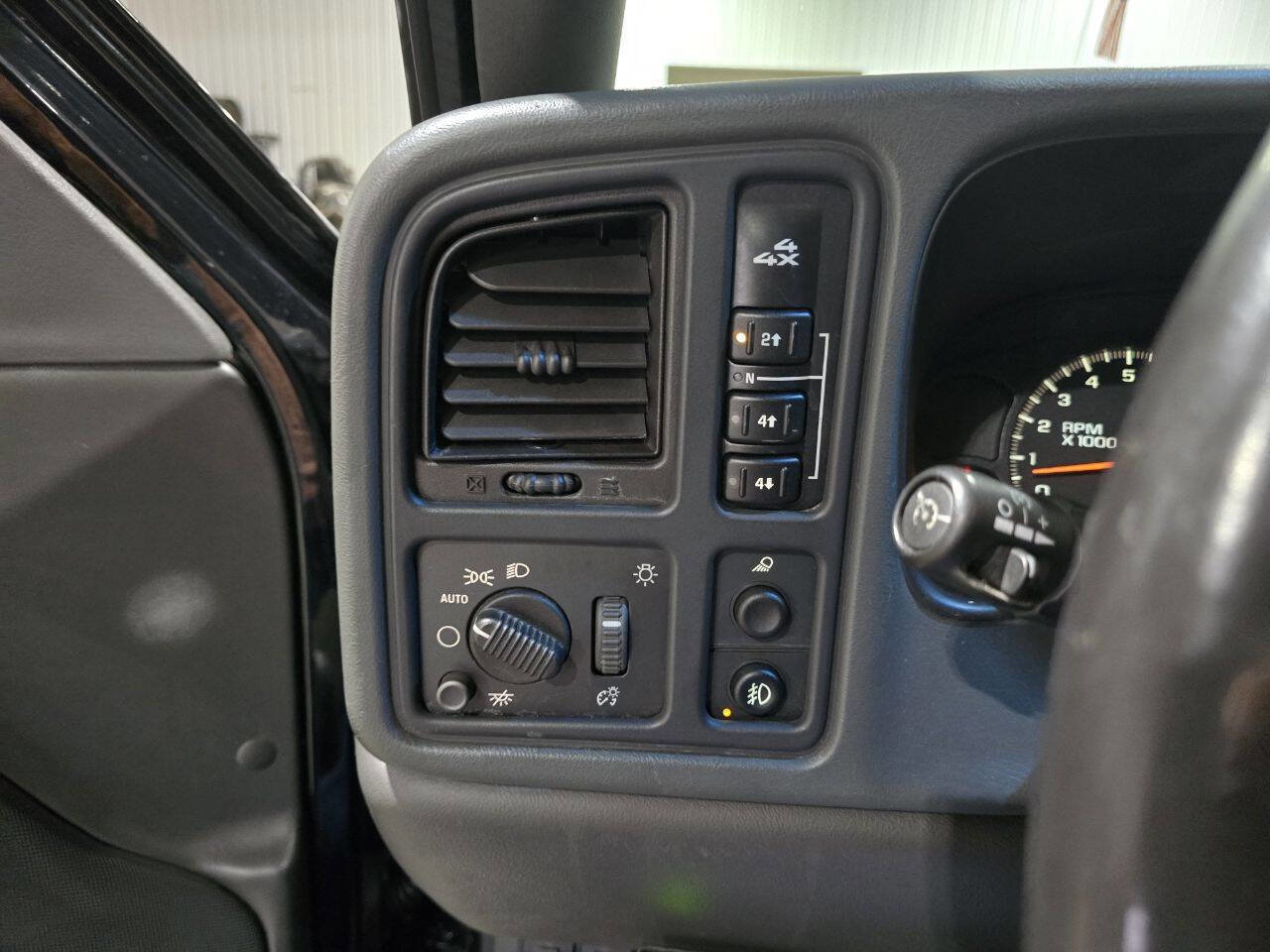 Used 2007 Chevrolet Silverado 2500 LT w/ Snow Plow Prep Package image 41