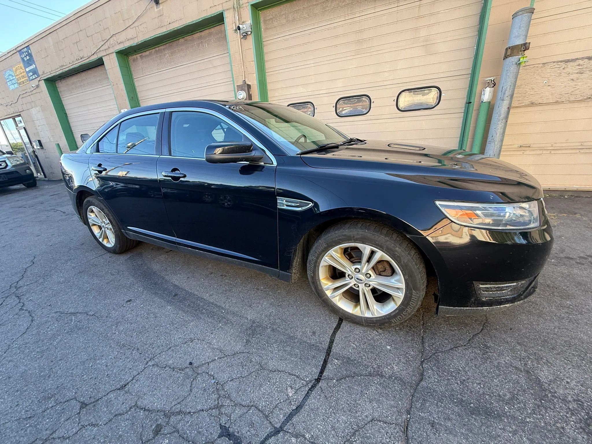 Used 2016 Ford Taurus SEL w/ Equipment Group 201A FWD image 2