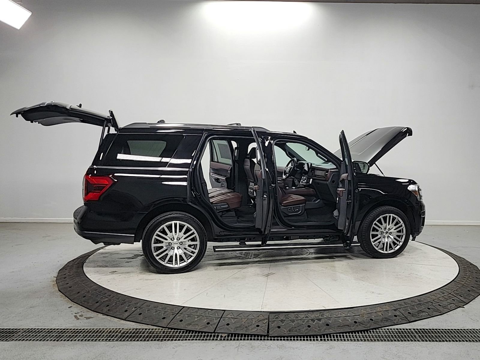 Used 2024 Ford Expedition Limited AWD/4WD image 16