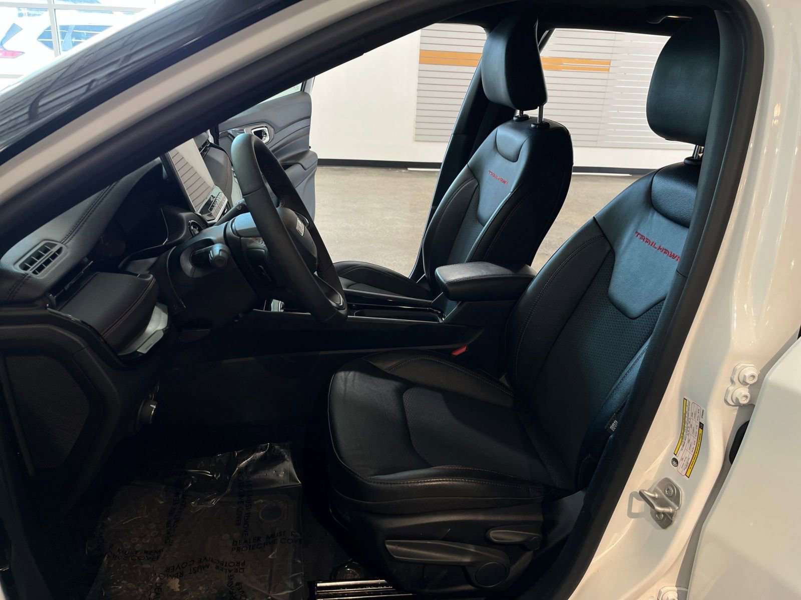 Used 2025 Jeep Compass Trailhawk AWD/4WD image 27