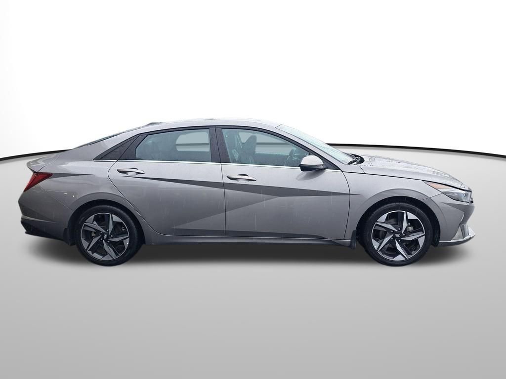 Used 2023 Hyundai Elantra Limited image 7