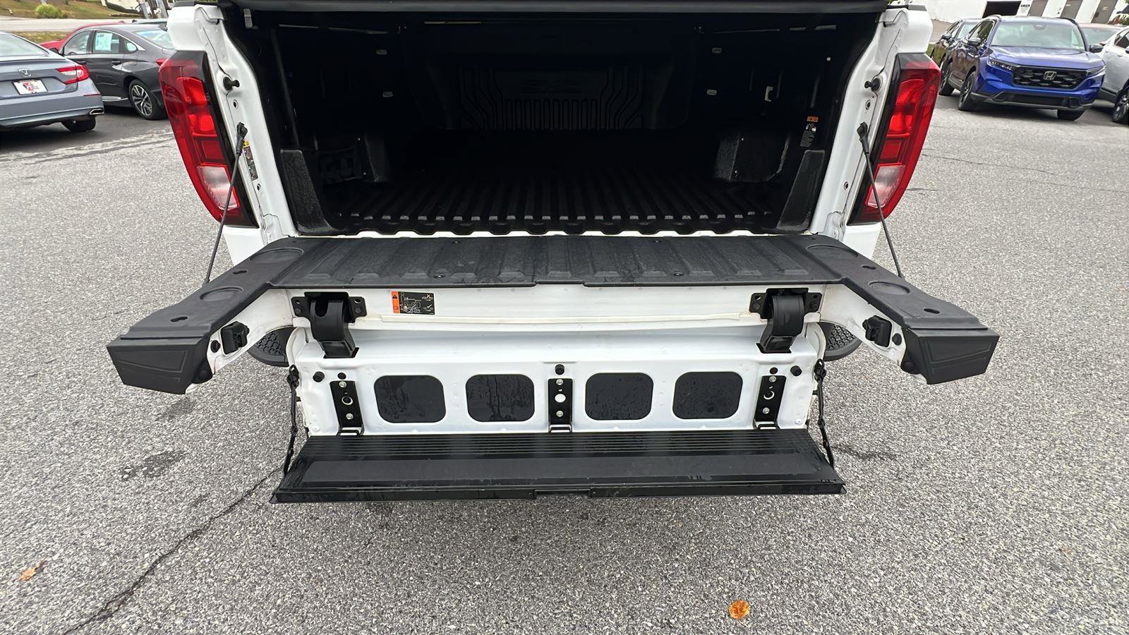 Used 2022 GMC Sierra 1500 Elevation image 17