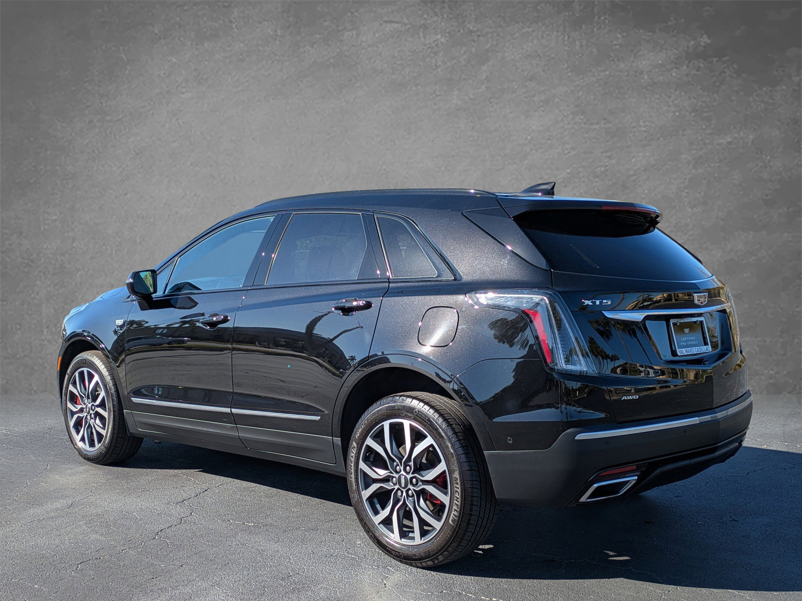Certified 2025 Cadillac XT5 Sportv w/ Technology Package image 4