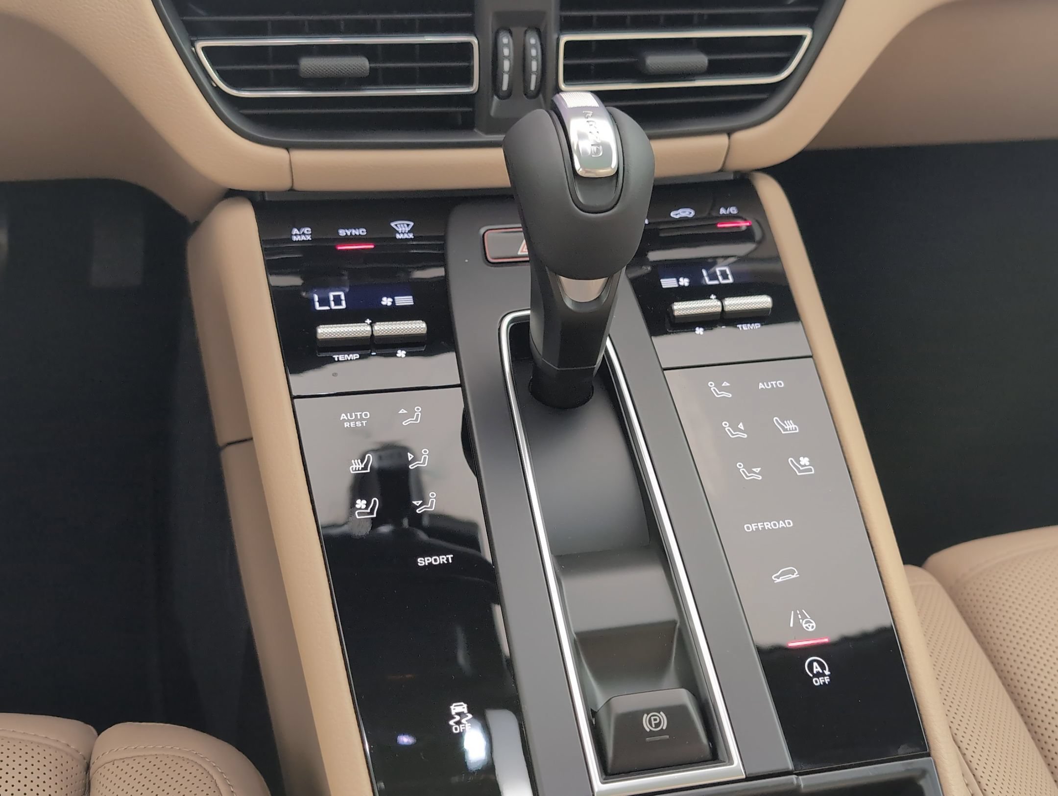 Certified 2026 Porsche Macan AWD/4WD image 26