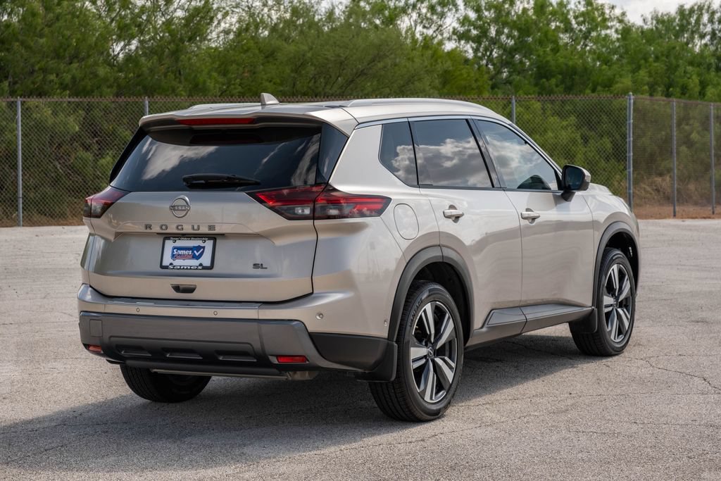 Used 2024 Nissan Rogue SL FWD image 8