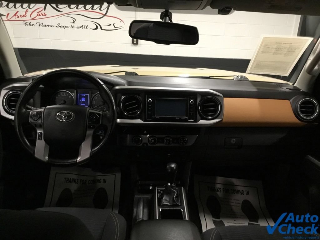 Used 2016 Toyota Tacoma SR5 w/ SR5 Appearance Package (SN) AWD/4WD image 30