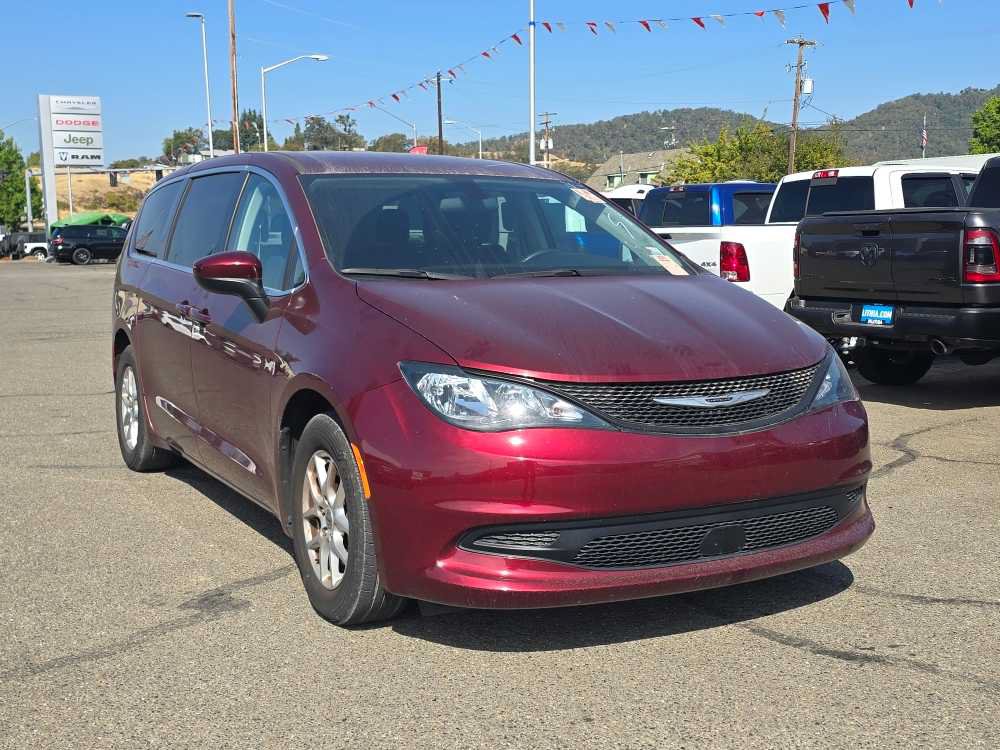 Used 2022 Chrysler Voyager LX FWD image 4