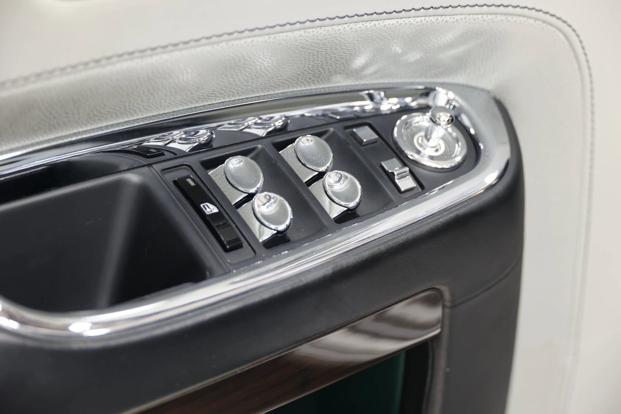 Used 2019 Rolls-Royce Ghost image 19