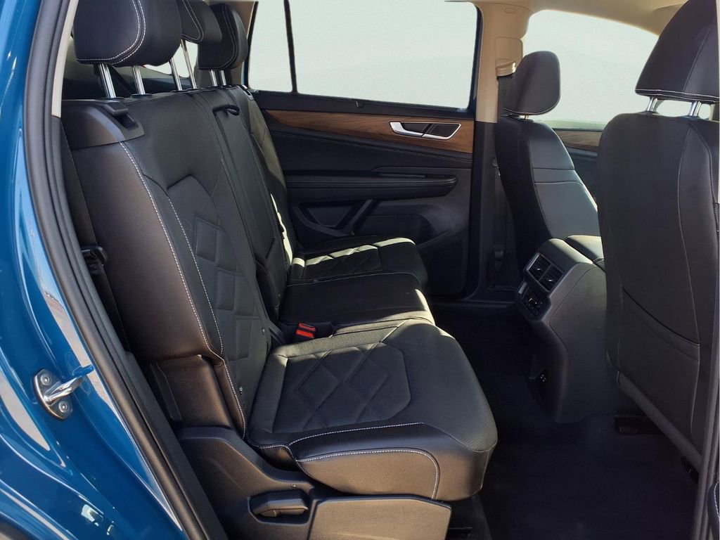 Used 2025 Volkswagen Atlas SE image 13