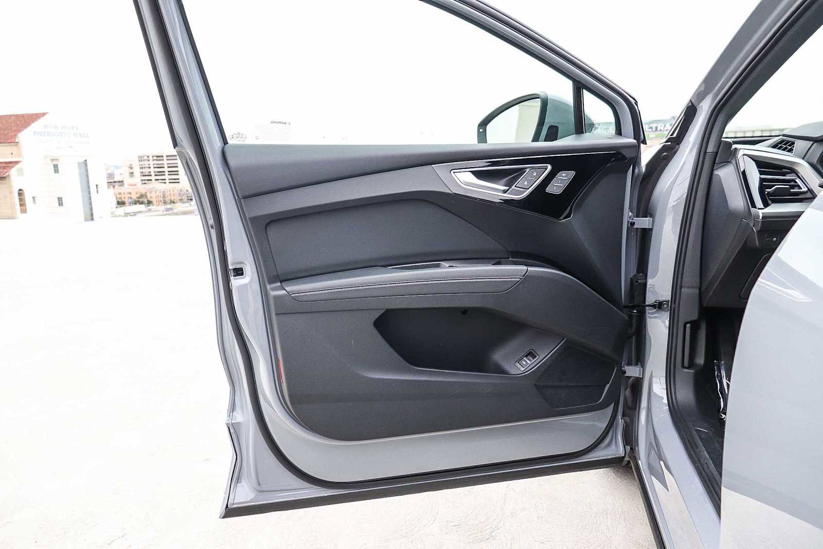 Used 2023 Audi Q4 e-tron Premium Plus w/ Premium Plus RWD image 30