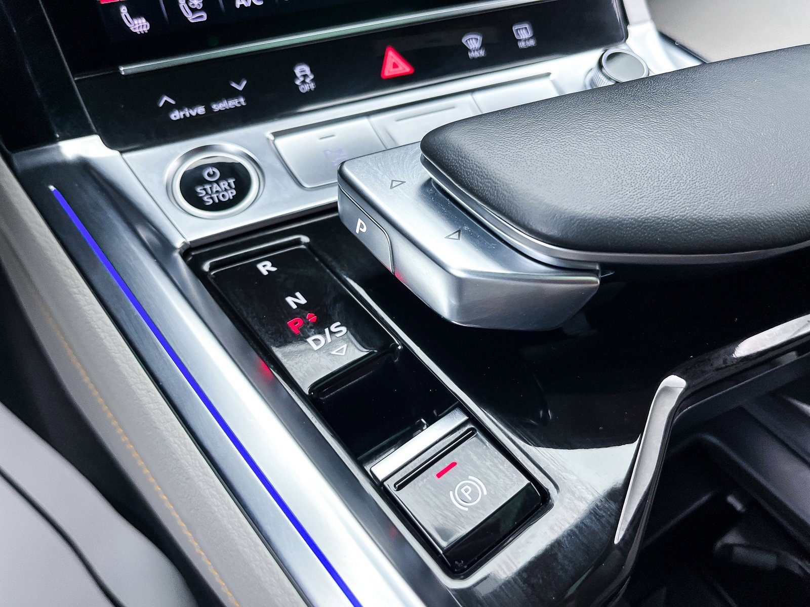 Used 2024 Audi Q8 e-tron Prestige image 30