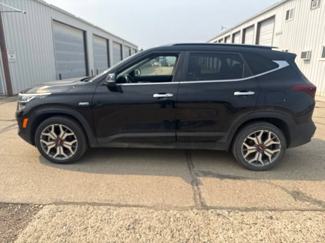Used 2021 Kia Seltos SX w/ SX Sunroof Package AWD/4WD image 4