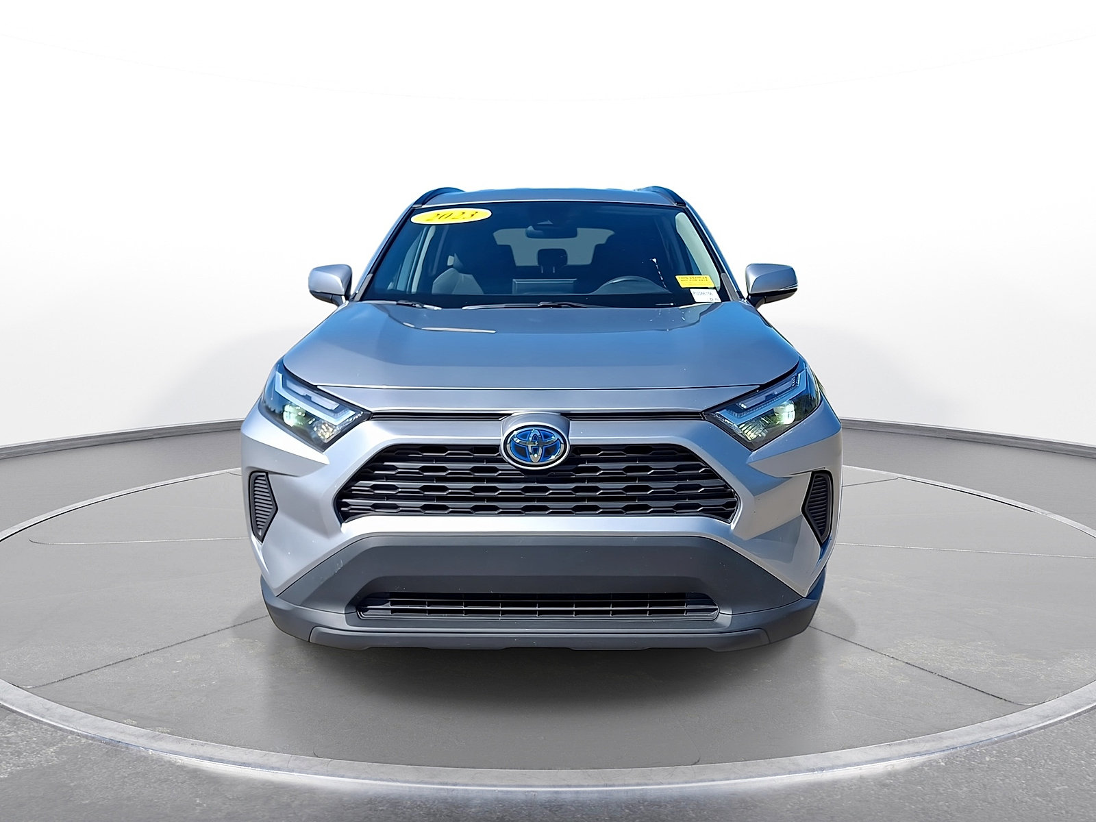Used 2023 Toyota RAV4 XLE AWD/4WD image 3
