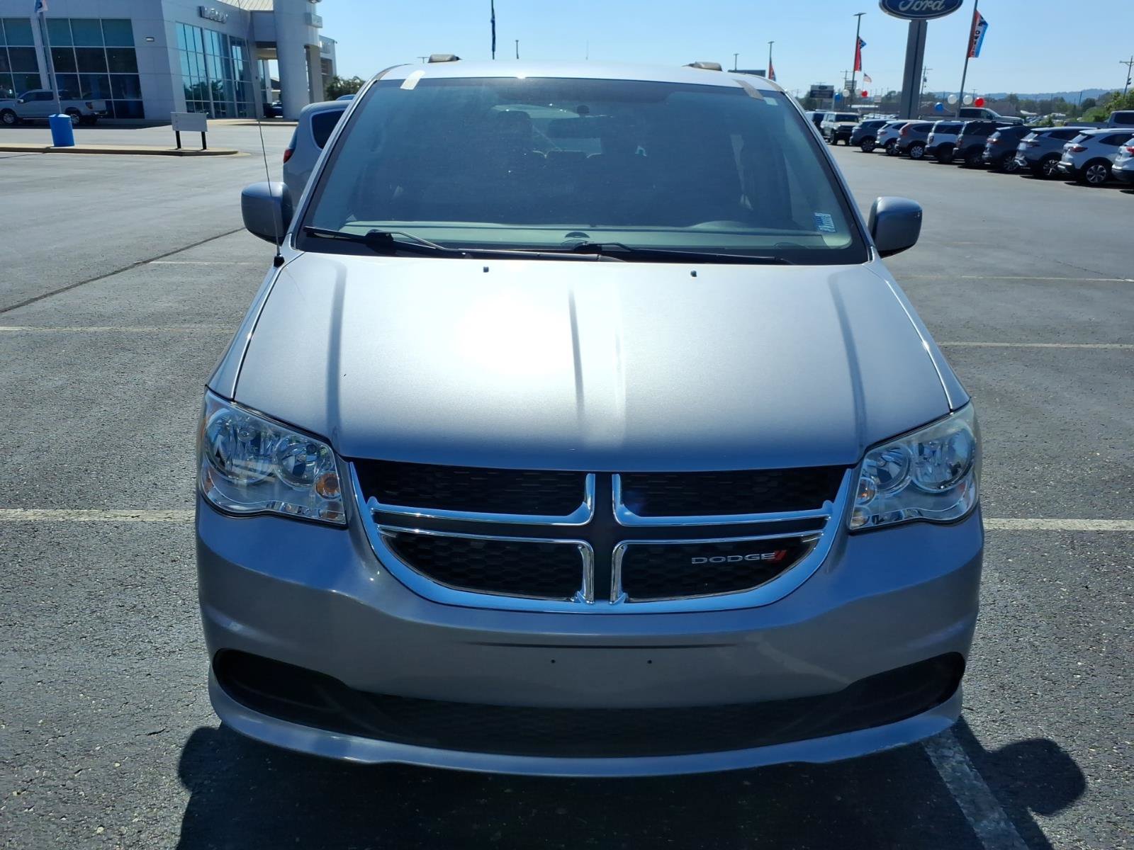 Used 2015 Dodge Grand Caravan SXT FWD image 2