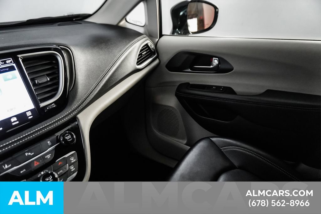 Used 2024 Chrysler Pacifica Select image 42