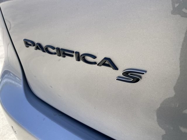 Used 2018 Chrysler Pacifica Touring-L Plus FWD image 33