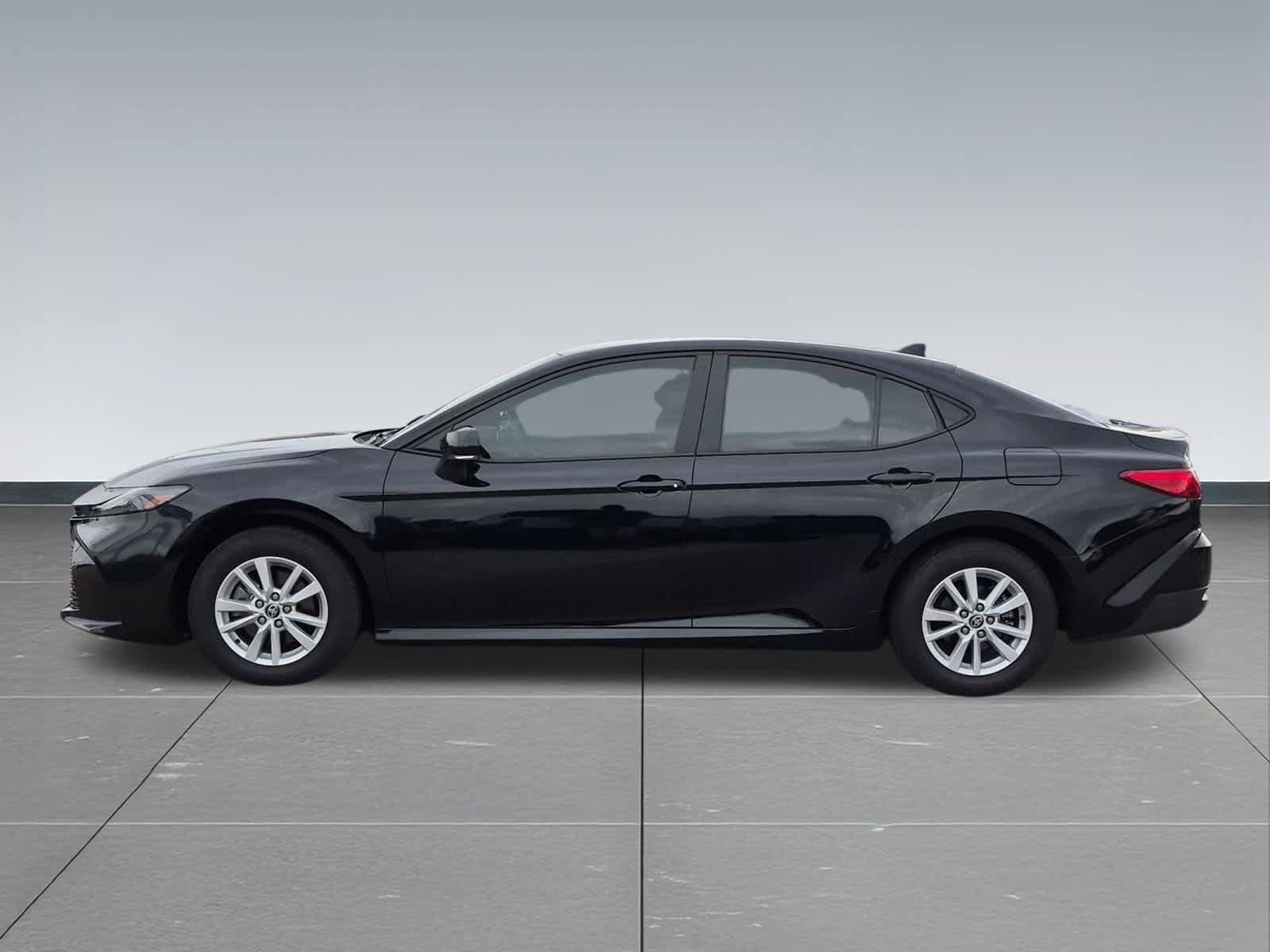Used 2025 Toyota Camry LE w/ Convenience Package FWD image 3