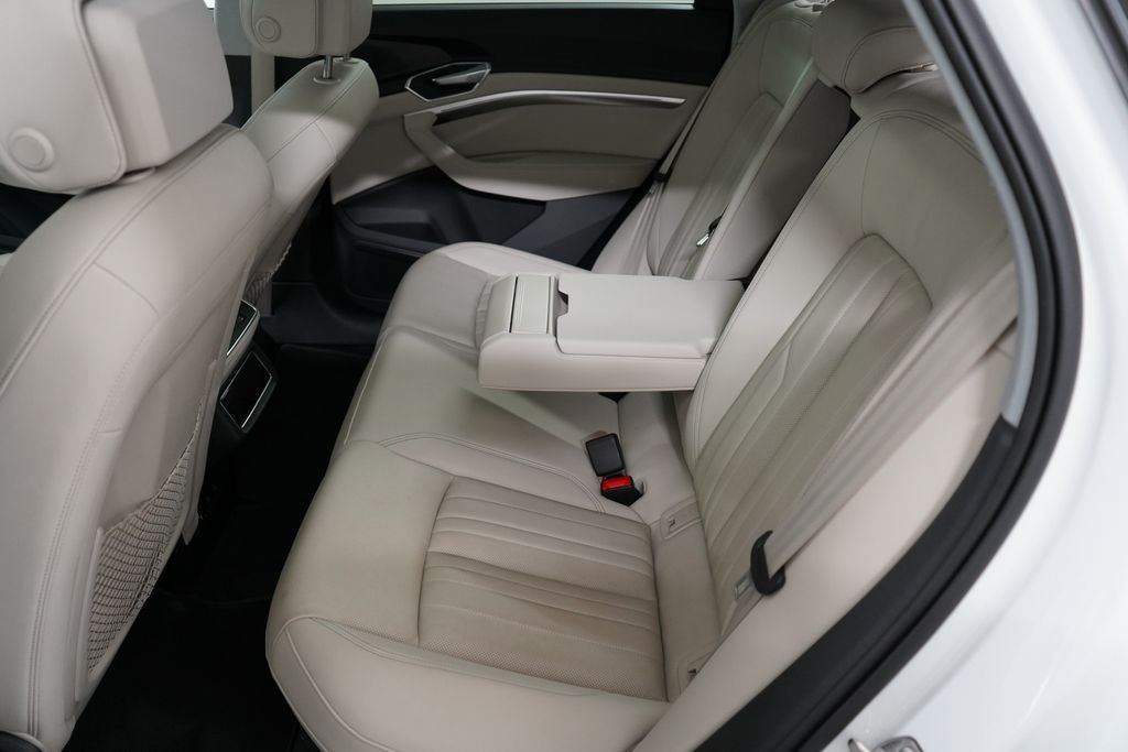 Used 2023 Audi e-tron Premium Plus w/ Premium Plus Package AWD/4WD image 28