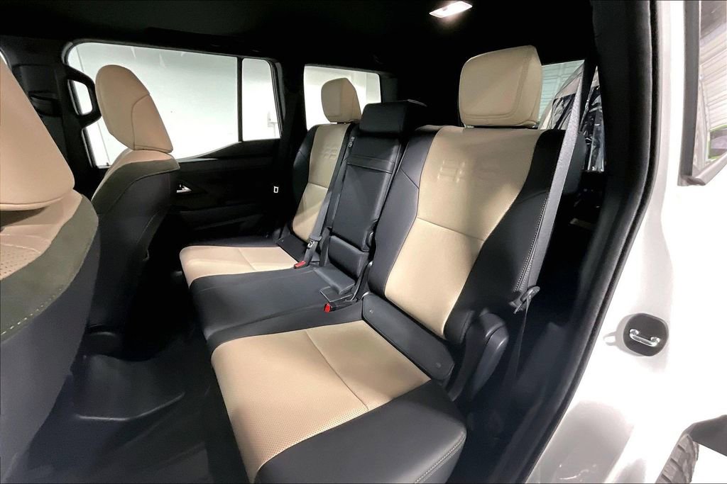 Used 2025 Lexus GX 550 image 34