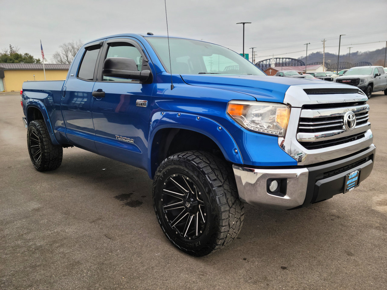 Used 2017 Toyota Tundra SR5 image 3