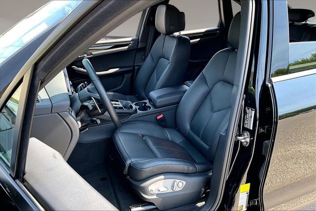 Used 2025 Porsche Macan AWD/4WD image 20
