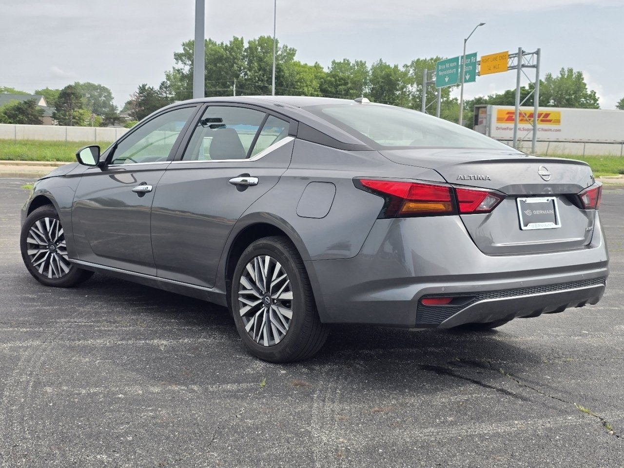 Used 2024 Nissan Altima 2.5 SV AWD/4WD image 11