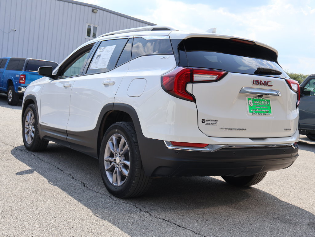 Used 2023 GMC Terrain SLT AWD/4WD image 3