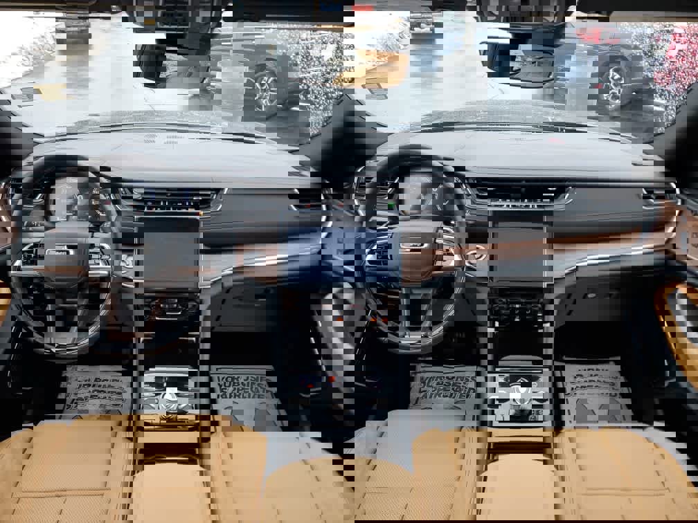 Used 2025 Jeep Grand Cherokee Summit w/ Obsidian Package image 17