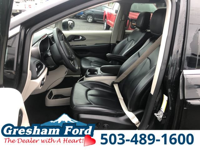 Used 2023 Chrysler Pacifica Touring-L FWD image 15